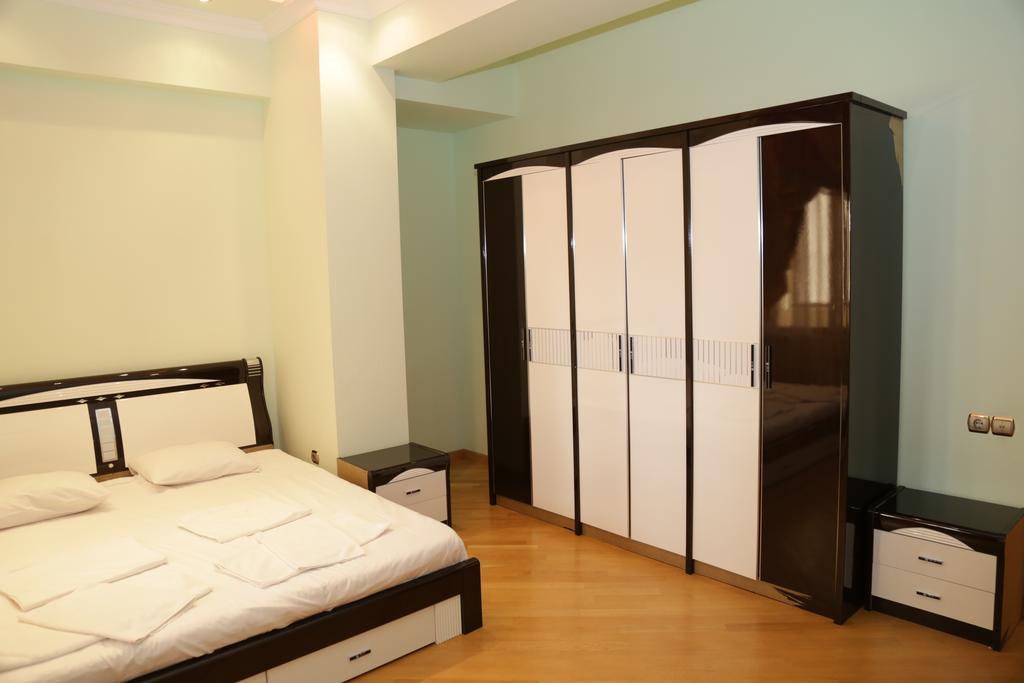 Vip Apartment Next To Republic Square Erevan Exterior foto